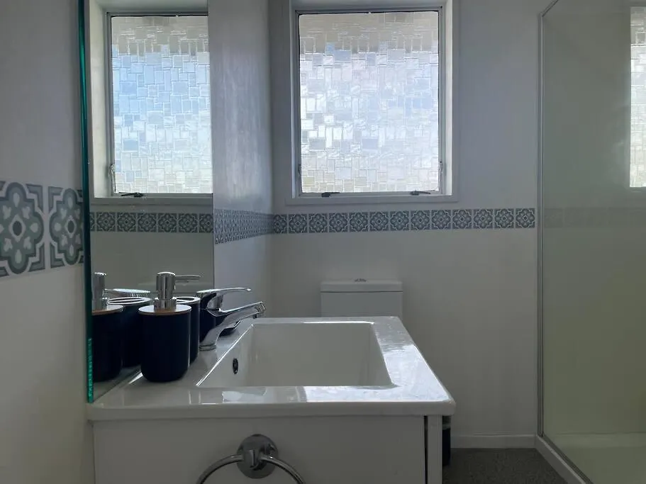 Cosy And Stylish Single Level 2 Bed Home Near Cbd Christchurch 0*,  New Zealand