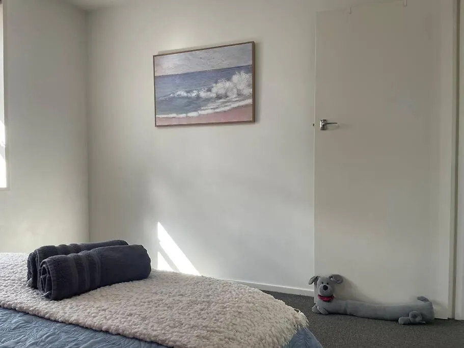 Cosy And Stylish Single Level 2 Bed Home Near Cbd Christchurch